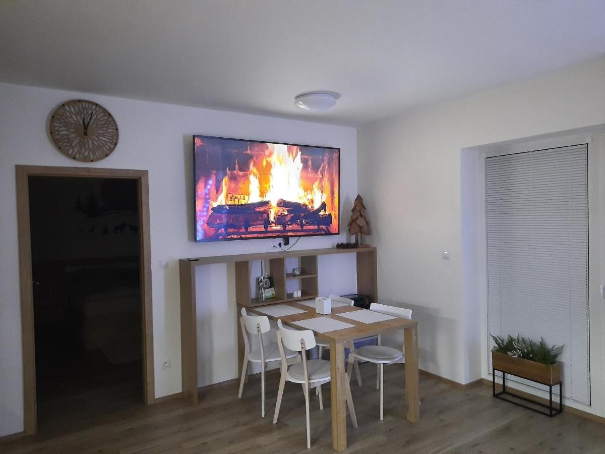 Vlci Nora Appartement Horní Maršov Buitenkant foto